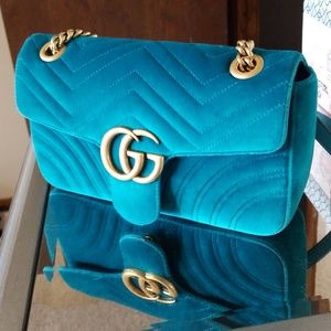 **HOLD** Gucci Marmont Velvet Shoulder Bag